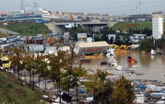 Flash floods create havoc in Turkey